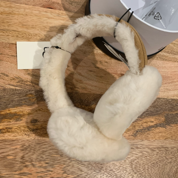 Ugg | Shearling Chestnut Ear Muffs - Picture 3 of 8